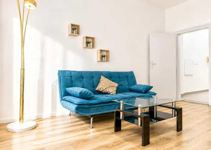 Near Westbahnhof Area - Cozy 2-bedroom With Wifi & Tv Apartment Vienna