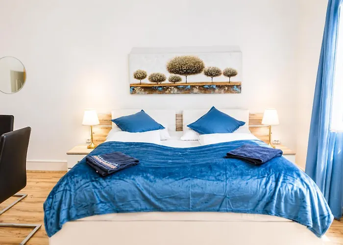 Apartment Near Westbahnhof Area - Cozy 2-bedroom With Wifi & Tv