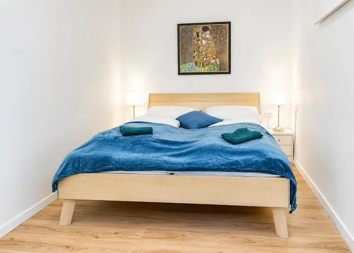 Near Westbahnhof Area - Cozy 2-bedroom With Wifi & Tv Vienna
