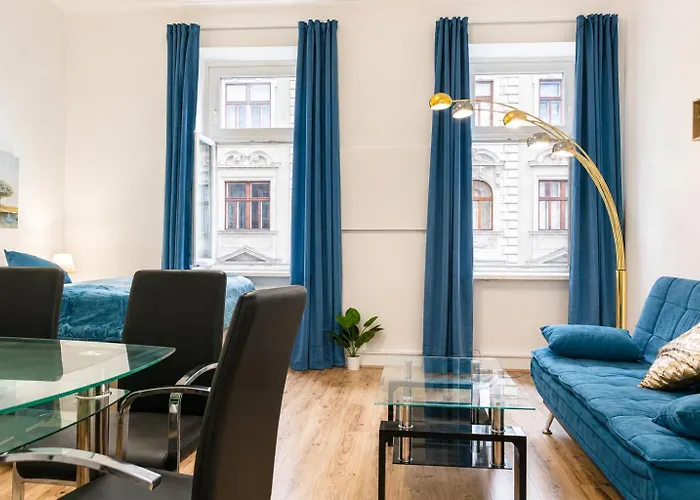 Near Westbahnhof Area - Cozy 2-bedroom With Wifi & Tv Apartment *