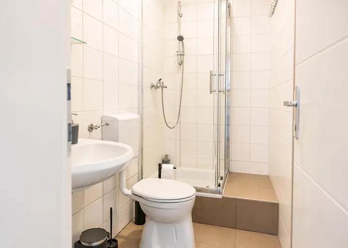 Near Westbahnhof Area - Cozy 2-bedroom With Wifi & Tv